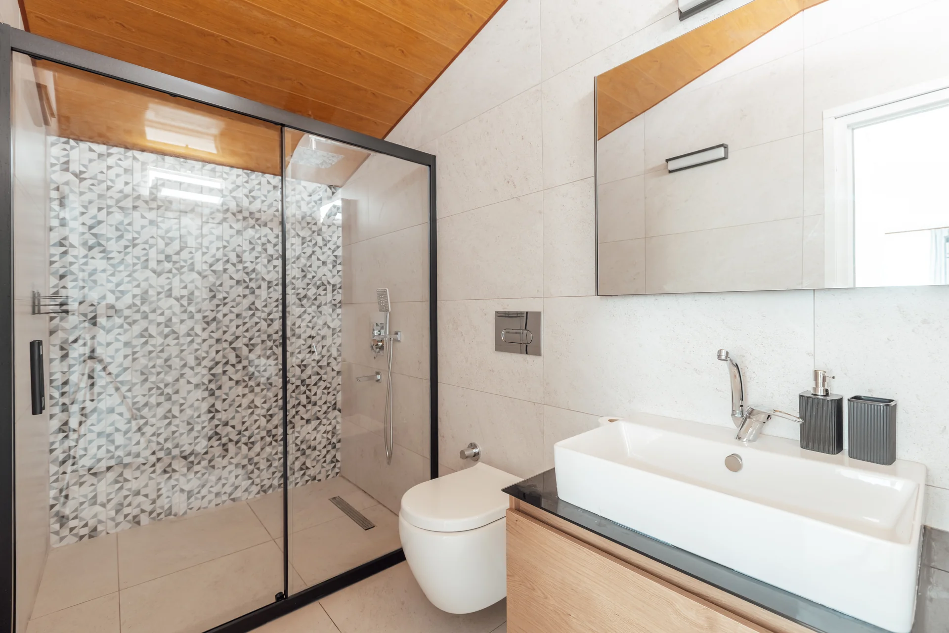 Doğa Adrasan Otel modern duşakabin banyo ve 24 saat sıcak su