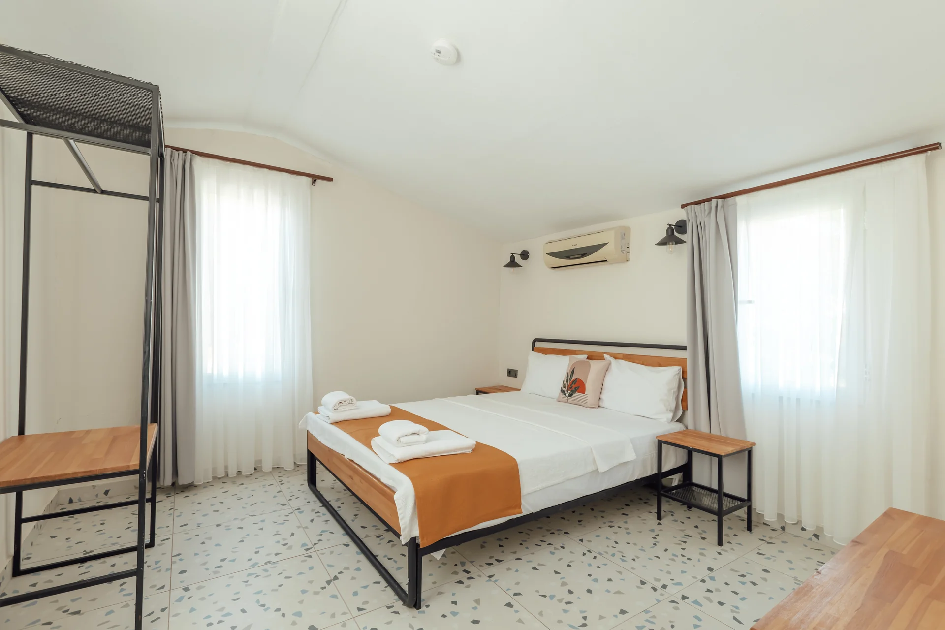 Doğa Adrasan Otel standart çift kişilik konaklama odası