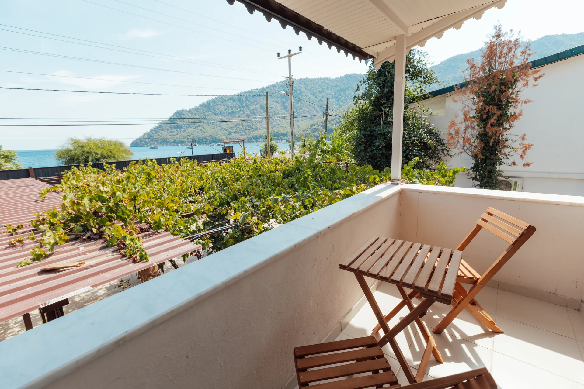 Doğa Adrasan Otel teras balkonu ve panoramik Adrasan Koyu manzarası