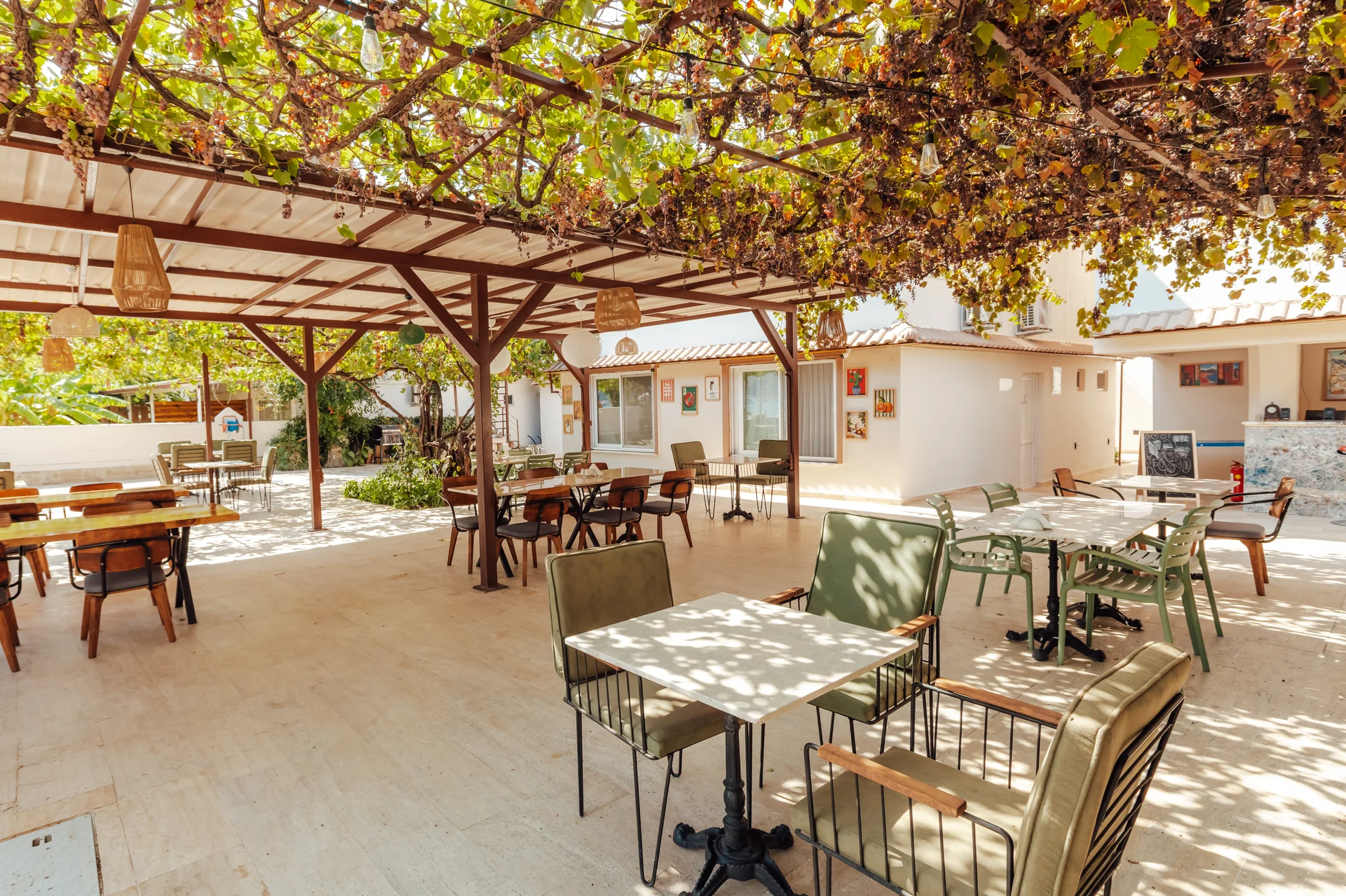 Doğa Adrasan Otel açık büfe ve serpme kahvaltı alanı